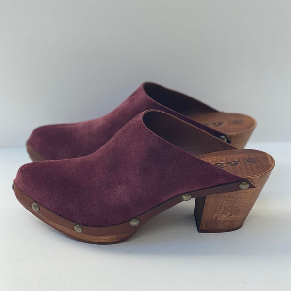 Lo Zoccolo Texy è una scarpa artigianale realizzata a mano. 