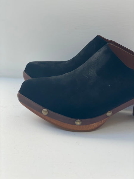Lo Zoccolo Texy è una scarpa artigianale realizzata a mano. 