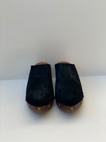 Lo Zoccolo Texy è una scarpa artigianale realizzata a mano. 